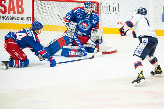 Oskarshamns målvakt Joe Cannata och Kim Strömberg mot