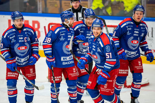 Oskarshamns Max Veronneau jublar med lagkamrater