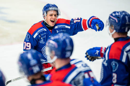 Oskarshamns Tyler Kelleher jublar