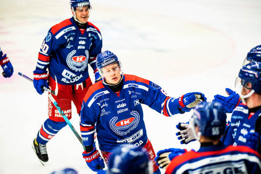 Oskarshamns Fredrik Olofsson jublar
