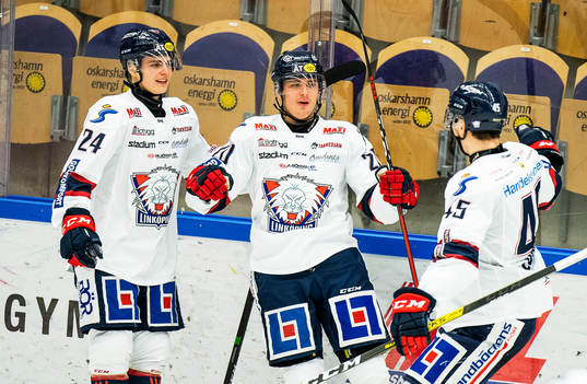 Linköpings Nikola Pasic jublar med Elliot Ekmark och Simon