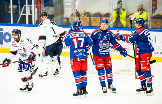 Oskarshamns Max Veronneau jublar med Jonas Engström och