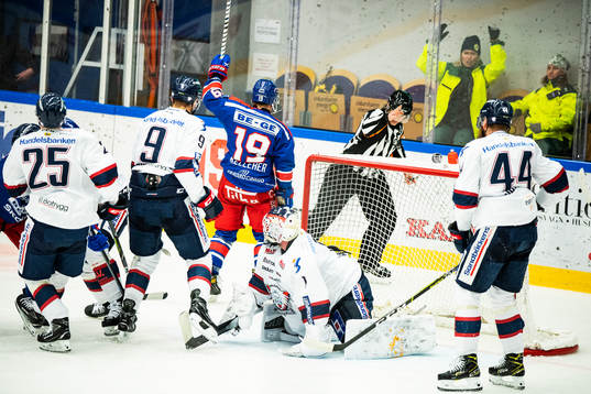 Oskarshamns Tyler Kelleher jublar