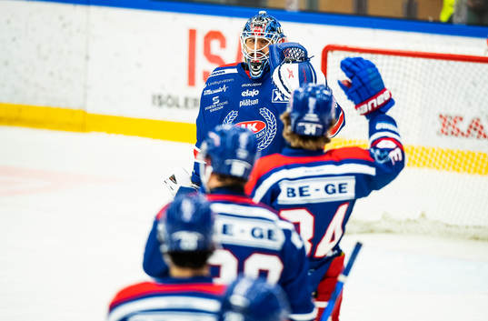 Oskarshamns målvakt Joe Cannata jublar