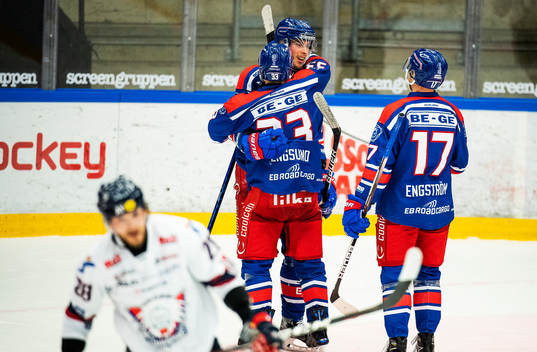 Oskarshamns Joakim Thelin jublar med Filiph Engsund och