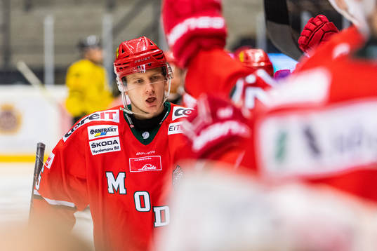 Modos Filip Sveningsson jublar