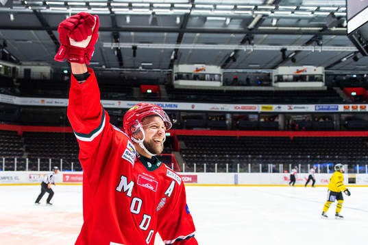 Modos Johan Harju jublar