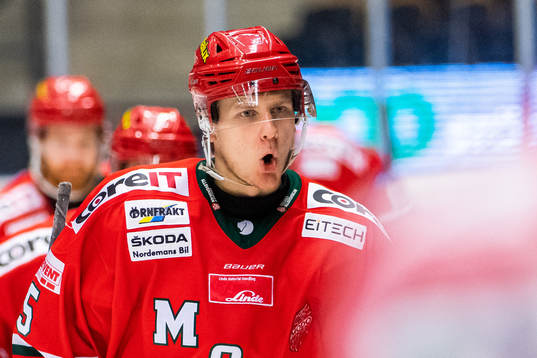 Modos Filip Sveningsson jublar