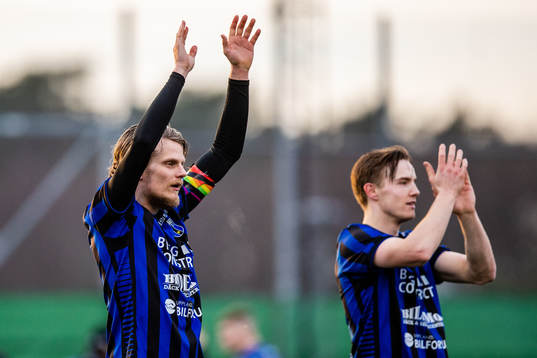 Sirius Tim Björkström tackar supportrar