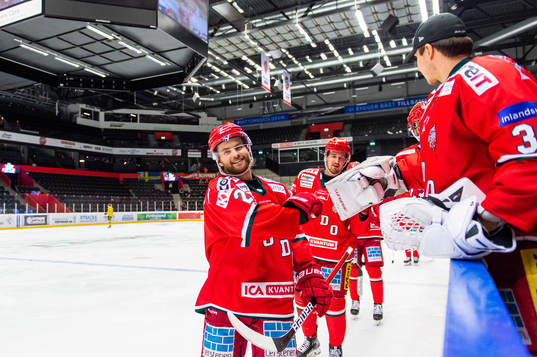 Modos Anton Öhman jublar