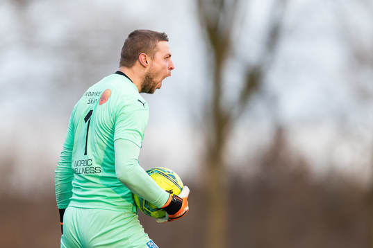 Löddes målvakt Oliver Lindstedt jublar