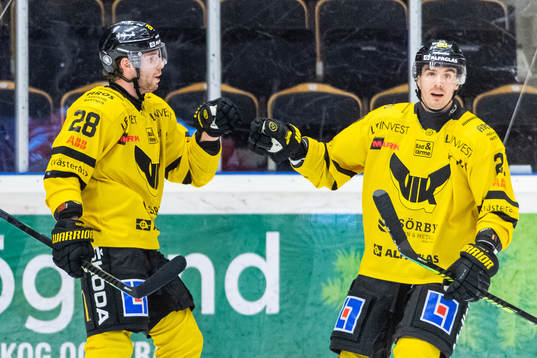 Västerås Lukas Zetterberg jublar med Henrik Hetta