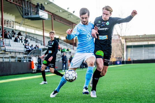 Malmö FFs Adi Nalic mot Västerås Emil Skogh