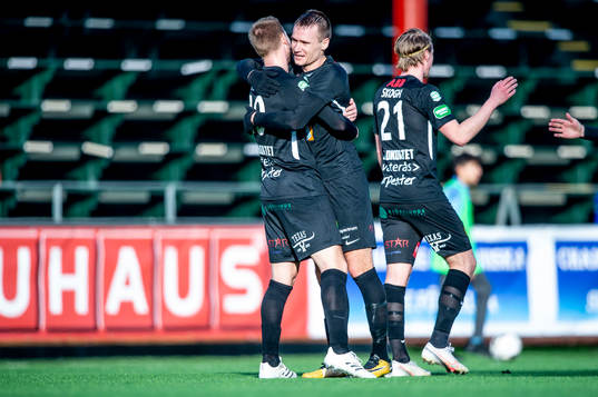 Västerås Kevin Custovic och Viktor Prodell jublar