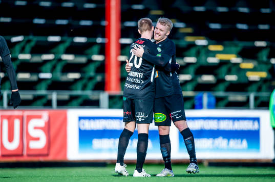 Västerås Kevin Custovic och Simon Johansson jublar