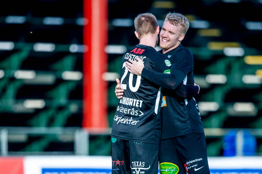Västerås Kevin Custovic och Simon Johansson jublar