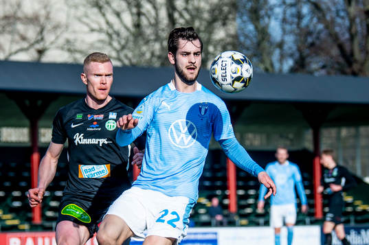 Malmö FFs Adi Nalic mot Västerås David Engström