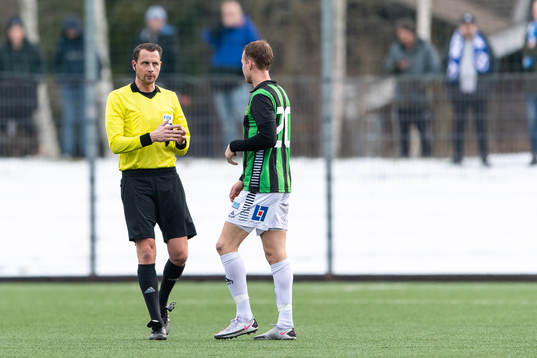 Domare Andreas Ekberg och GAIS Daniel Sterner