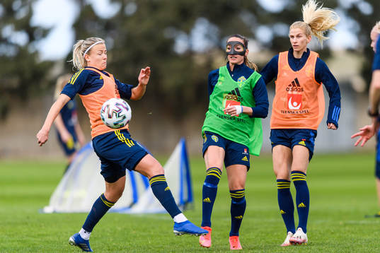 Hanna Glas, Kosovare Asllani and Sofia Jakobsson