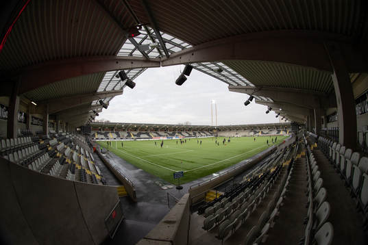 Bravida Arena interiört innan fotbollsmatchen i Svenska