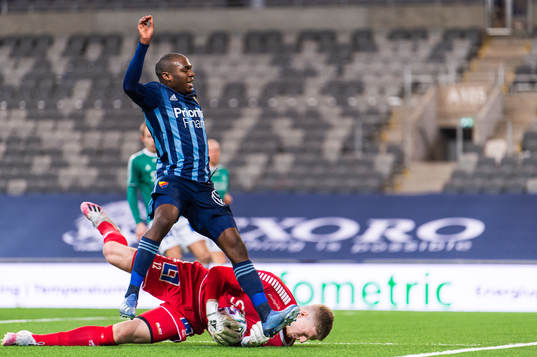 Brages målvakt Viktor Frodig och Djurgårdens Edward