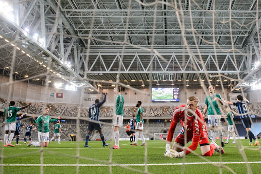 Brages målvakt Viktor Frodig deppar