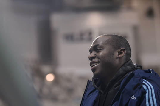 Djurgårdens Edward Chilufya i mixed zone