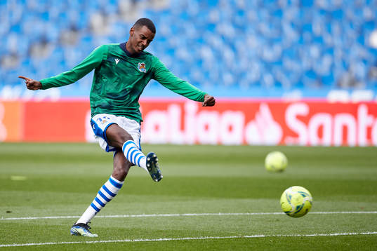 Alexander Isak of Real Sociedad warm up