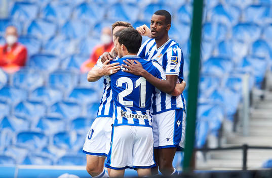 Alexander Isak of Real Sociedad celebrates