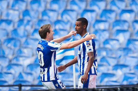 Alexander Isak of Real Sociedad celebrates with Nacho