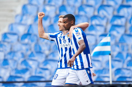 Alexander Isak of Real Sociedad celebrates with Nacho