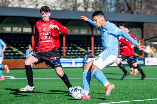 Malmö FFs Romain Gall mot Trelleborgs Eren Allevski