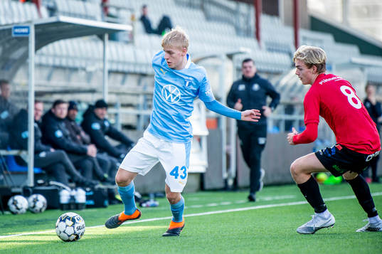 Malmö FFs Emil Lindman mot Trelleborgs Tom Wassholm