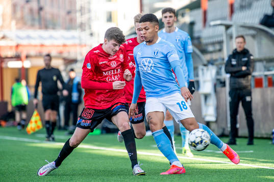 Trelleborgs Eren Allevski mot Malmö FFs Romain Gall