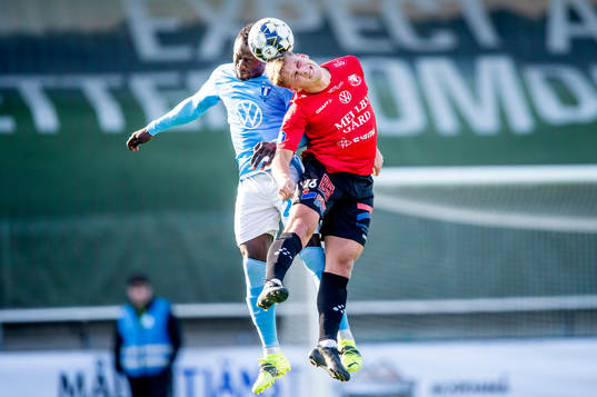 Malmö FFs Bonke Innocent mot Trelleborgs Tobias Karlsson