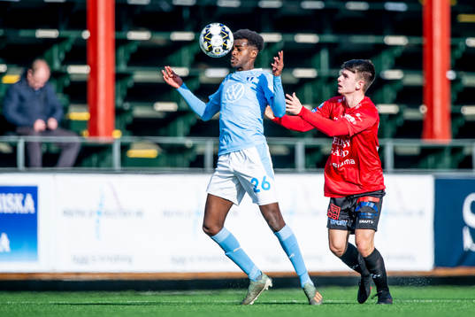 Malmö FFs Mubaarak Nuh mot Trelleborgs Hugo Holmström