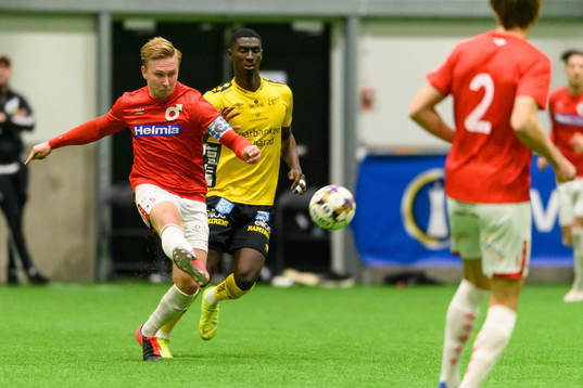 Degerfors Oliver Ekroth och Elfsborgs Marokhy Ndione