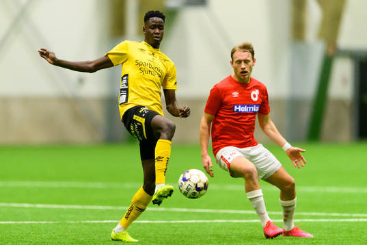 Elfsborgs Joseph Stanley Okumu och Degerfors Villiam
