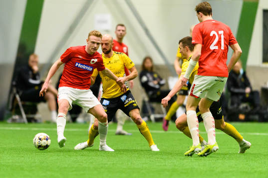 Degerfors Nicklas Maripuu och Elfsborgs Robert Gojani