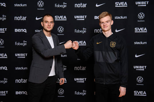 s sportchef Henrik Jurelius med Lucas Forsberg som