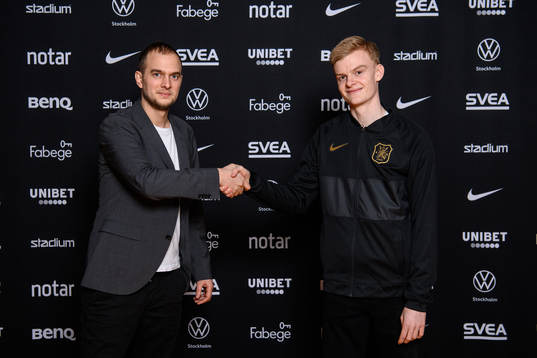 s sportchef Henrik Jurelius med Lucas Forsberg som