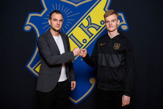 s sportchef Henrik Jurelius med Lucas Forsberg som