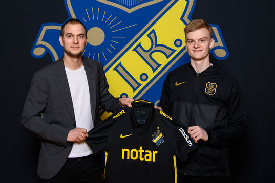 s sportchef Henrik Jurelius med Lucas Forsberg som