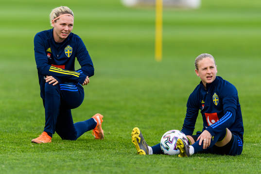 Goalkeeper Jennifer Falk and Filippa Curmark