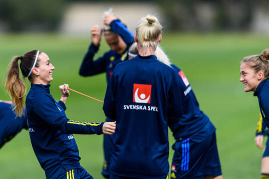 Kosovare Asllani and Filippa Angeldal