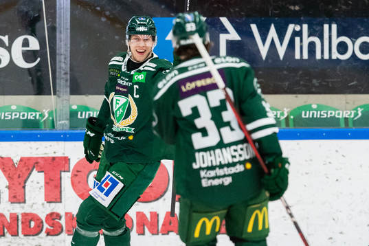 Färjestads Victor Ejdsell jublar