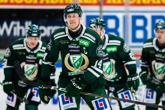 Färjestads Victor Ejdsell jublar med lagkamrater