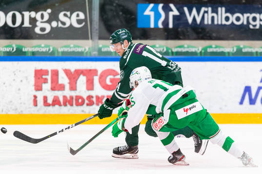 Färjestads Victor Ejdsell och Rögles Simon Ryfors