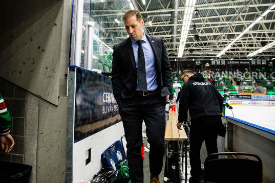 Rögles tränare Cam Abbott deppar
