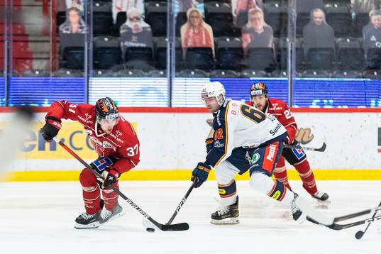 Örebros Glenn Gustafsson och Djurgårdens Manuel Ågren